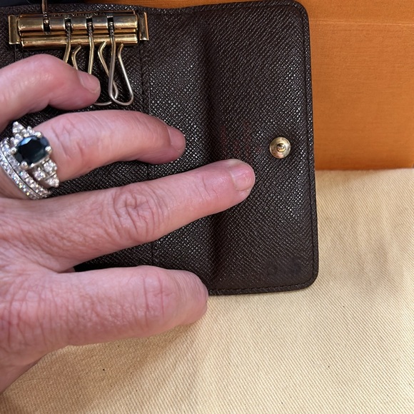 100% Authentic Louis Vuitton Damier Ebene 4 Key Cles - Picture 8 of 9